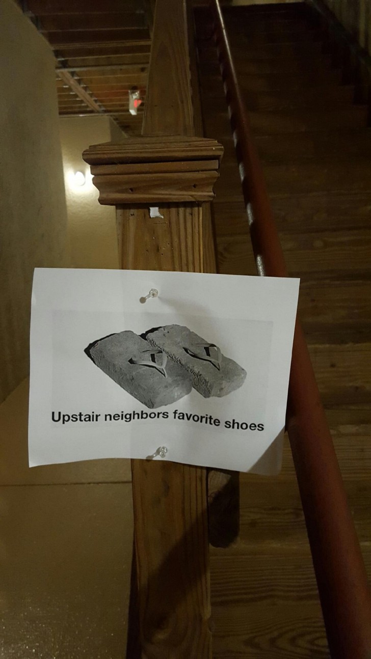 13. "Le scarpe preferiti dei vicini del piano di sopra", non c'è altro da aggiungere.