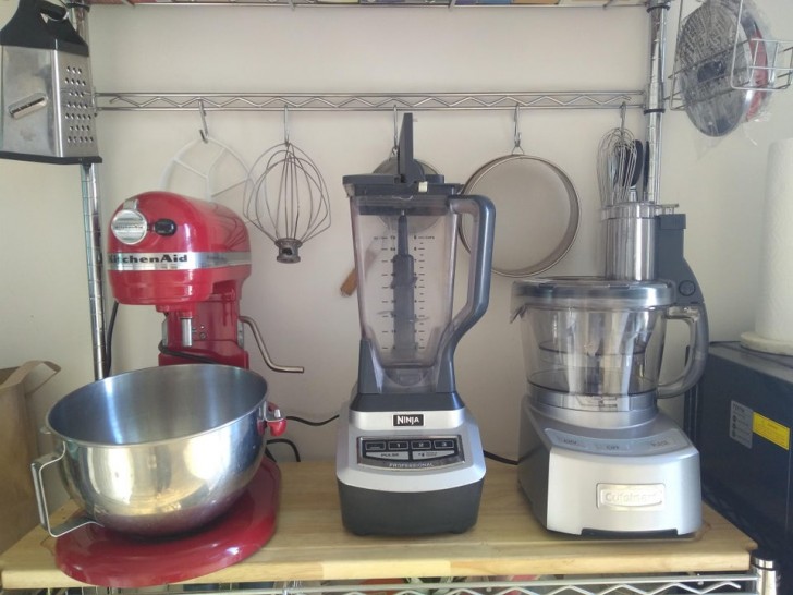 I made room in my kitchen to furnish it with these three vintage food mixers!