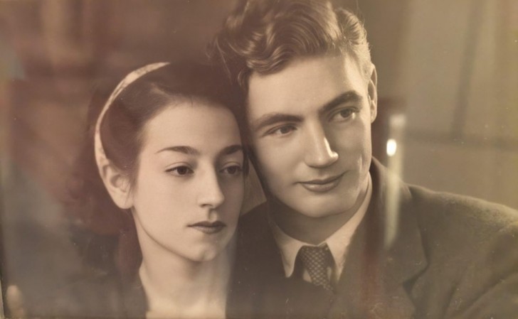 15. "Cette photo de mes grands-parents a été prise en 1951 lorsqu'ils se sont fiancés."