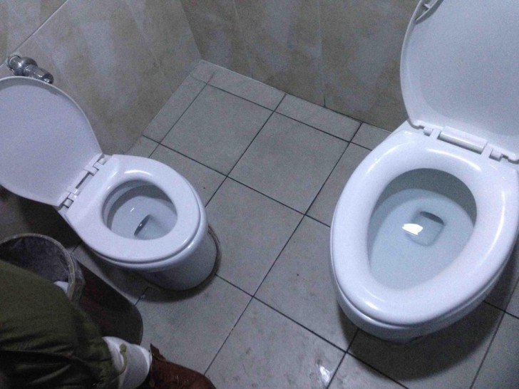 16. Ce n'est certainement pas tous les jours que l'on trouve des toilettes publiques comme celle-ci, attentives même aux plus petits