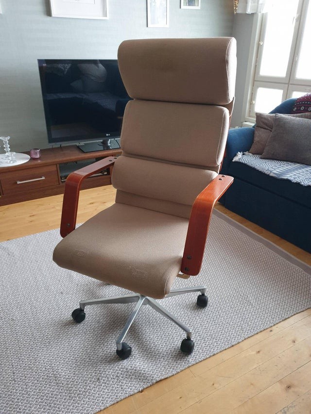 1. La mia sedia da ufficio di fabbricazione giapponese, acquistata negli anni '70: sembra nuova!