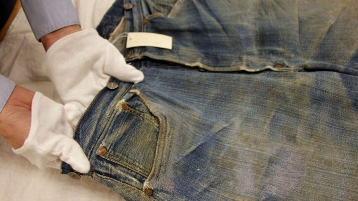 11. Ces jeans Levi's ont été retrouvés dans une mine après plus d'un siècle d'utilisation : toujours intacts !