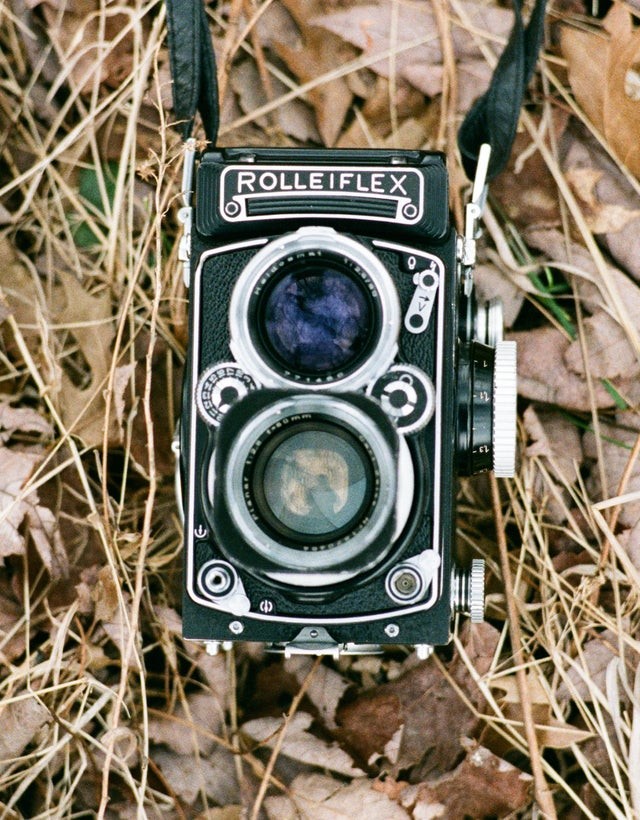 13. Voici mon appareil photo Rolleiflex de 1958 qui m'a été remis : il fonctionne toujours parfaitement et prend des photos étonnantes !