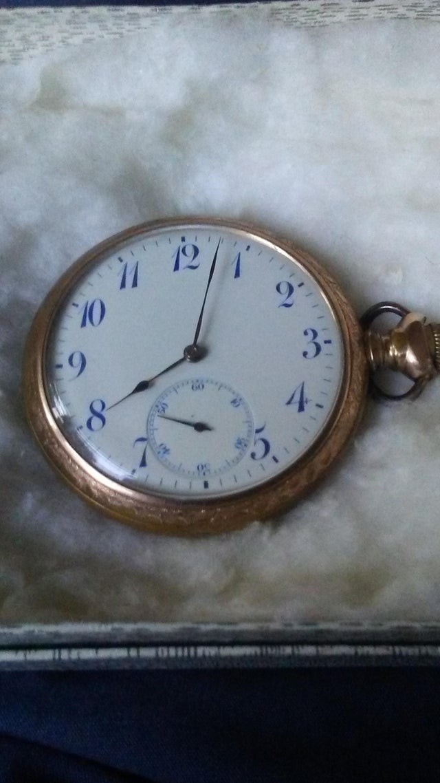 17. L'orologio da taschino di mio nonno, che ha superato la prima guerra mondiale e funziona ancora