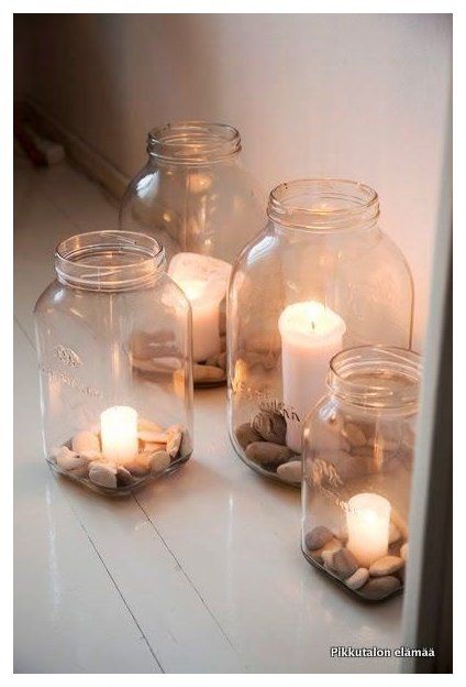 10. Con sassolini potete trasformare semplici barattoli di vetro e candele normali in una decorazione affascinante