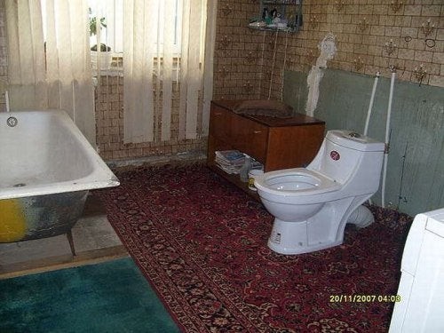 17. Un tapis dans la salle de bains ? Excellente idée ! Ou peut-être pas ?