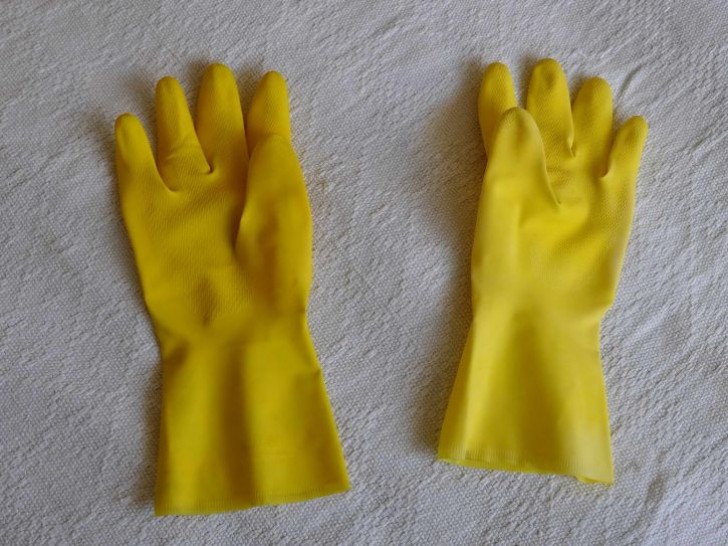 3. Geen rubber handschoenen gebruiken bij het sanitair reinigen