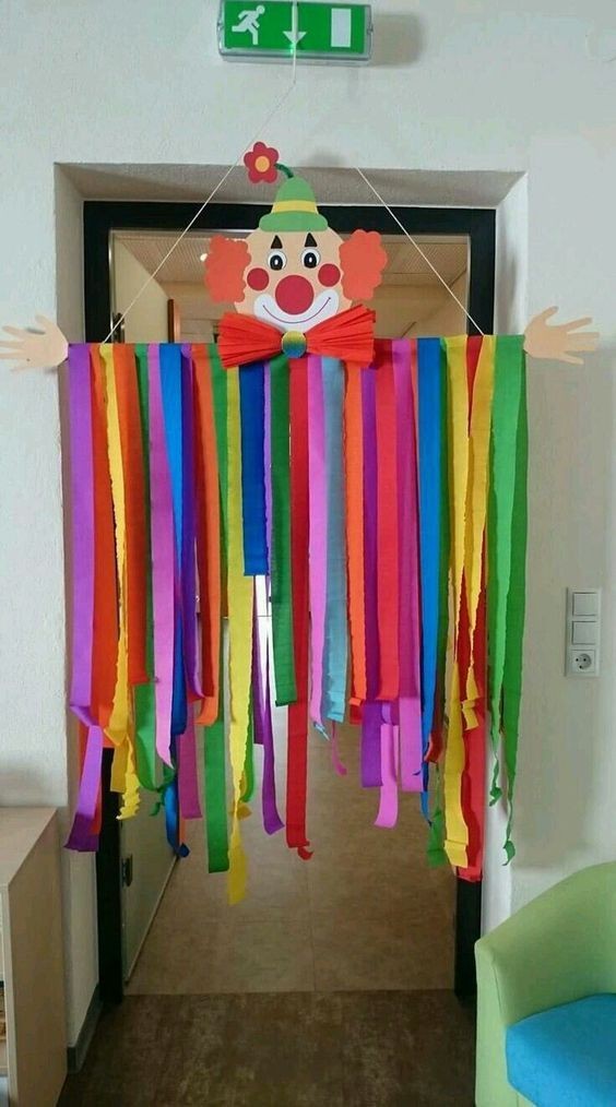 10. Un clown colorato da far fluttuare