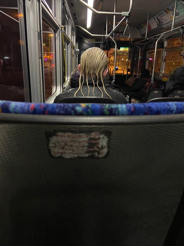 Os estilos de cabelo estranhos que você pode ver no ônibus!