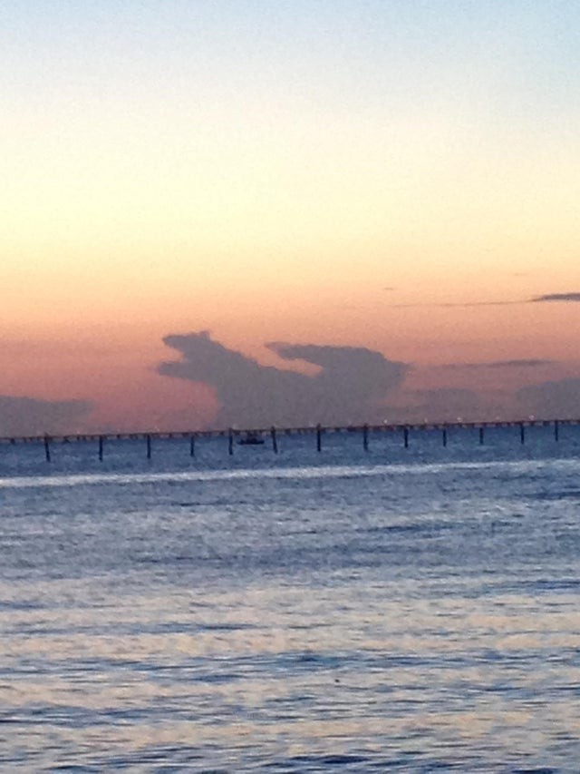 7. Die Wolken in der Ferne formen etwas, das wie ein Eichhörnchen aussieht: Sehen Sie es auch?