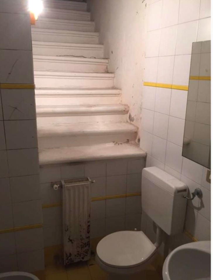 10. Salle de bain avec escalier inclus.