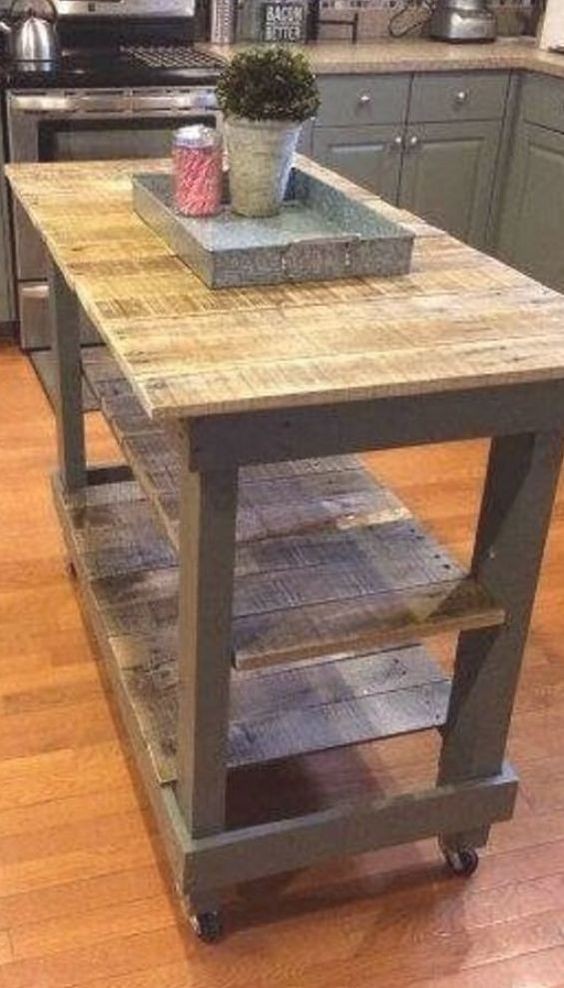 3. Een meer rustieke tafel, met twee handige planken eronder