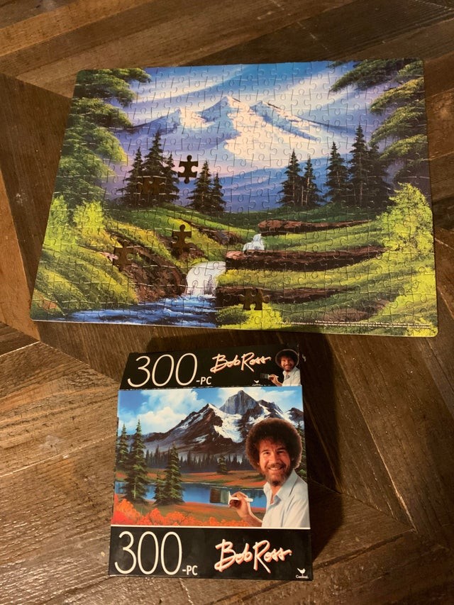 Non seulement il manque 5 pièces, mais l'image du puzzle n'est même pas la même ! Escrocs !