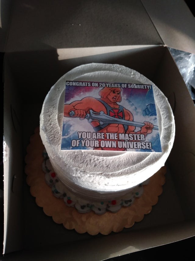 Mein bester Freund ist 20 Jahre nüchtern, und ich dachte, dass ihm dieser Kuchen vielleicht ganz gut gefallen würde: