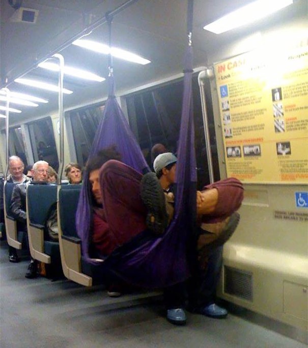 ¿Una hamaca en la metropolitana? ¡Qué idea genial!