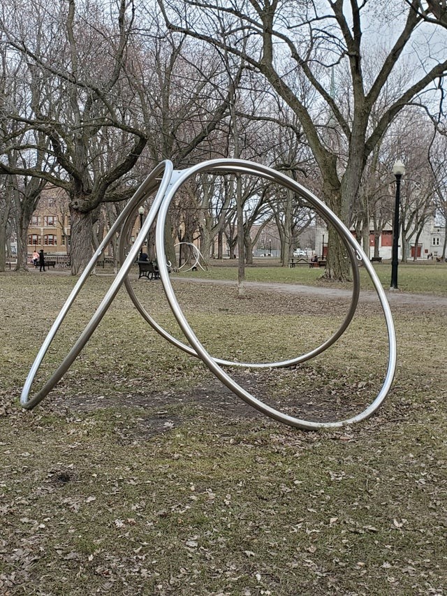 2. Was ist mit diesen kreisförmigen Strukturen? Sie sind häufig in öffentlichen Parks zu finden.