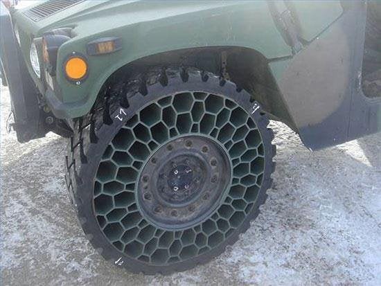 10. Ce pneu n'a pas d'air, et est donc impossible à crever !
