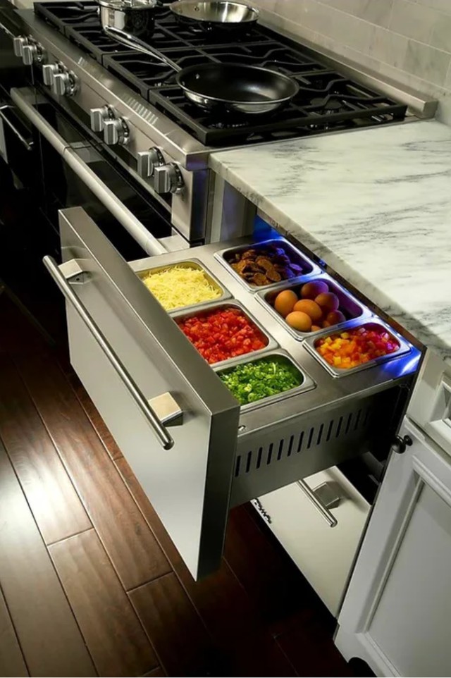12. Questo cassetto a scomparti è refrigerato: una vera comodità in cucina!