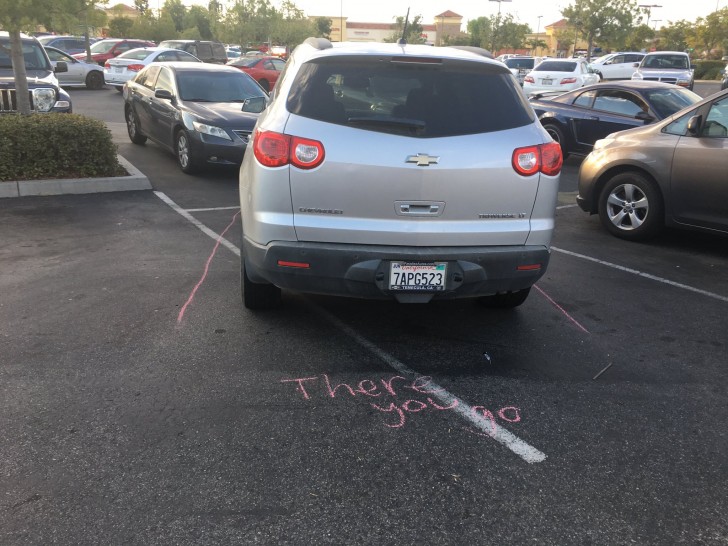 8. Come non bisognerebbe parcheggiare.