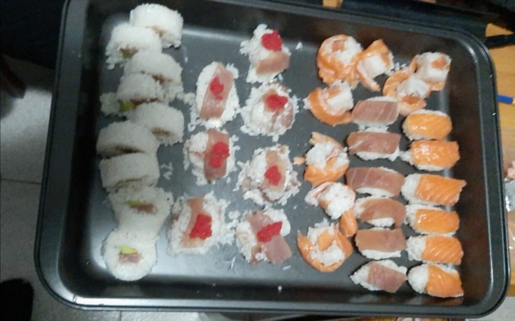 ¡Mas que sushi hecho en casa, parece una obra de arte picasiano!