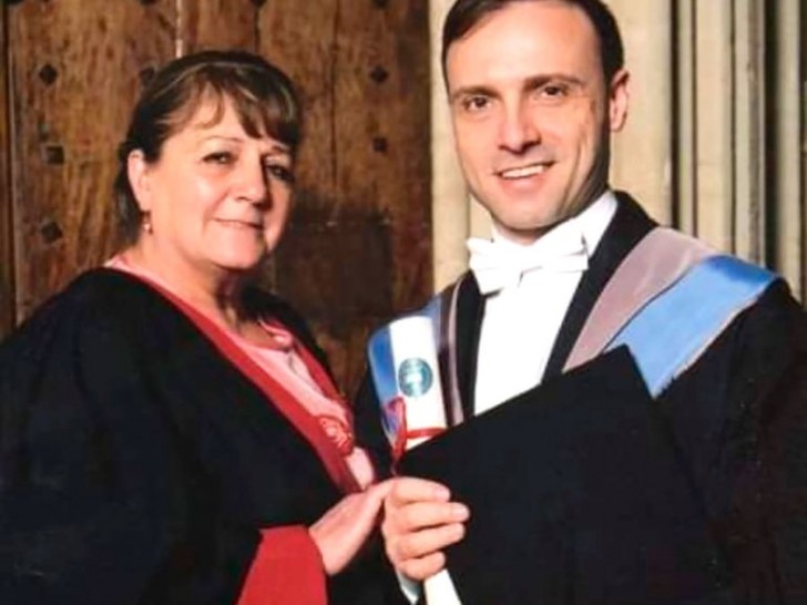 He grew up in a house without water and electricity: now this man knows 7 languages and teaches at Oxford - 4