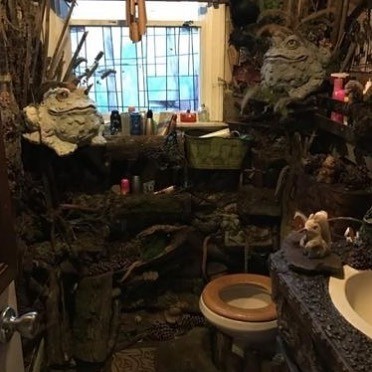 20. Do you like your bathroom clean and clinical or dark and mysterious...welcome to the murky lair of the Frog King!