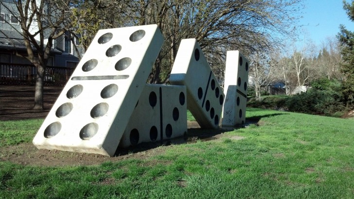 14. Un mega-domino nel parco!