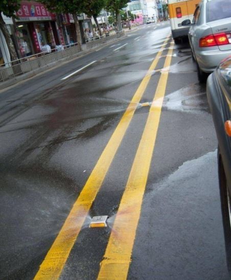 17. Questa strada auto-pulente si trova in Corea del Sud: un'idea pratica che dovrebbe essere ovunque!