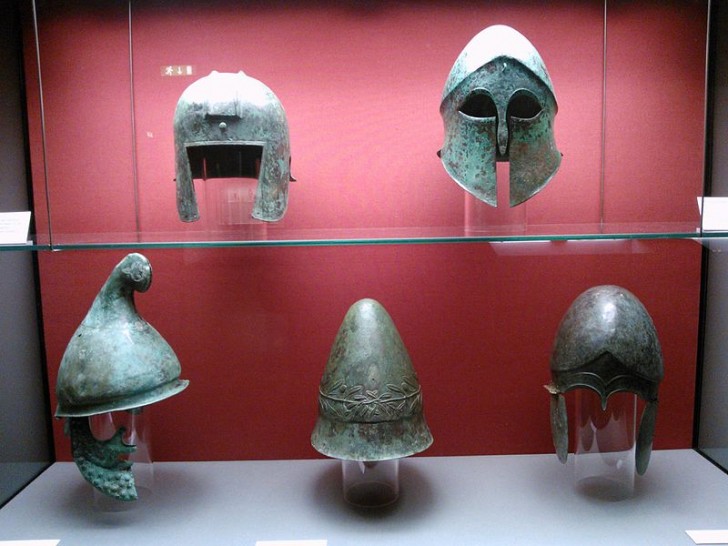 Ancient Greek helmets/MisterPlus65/Wikipedia