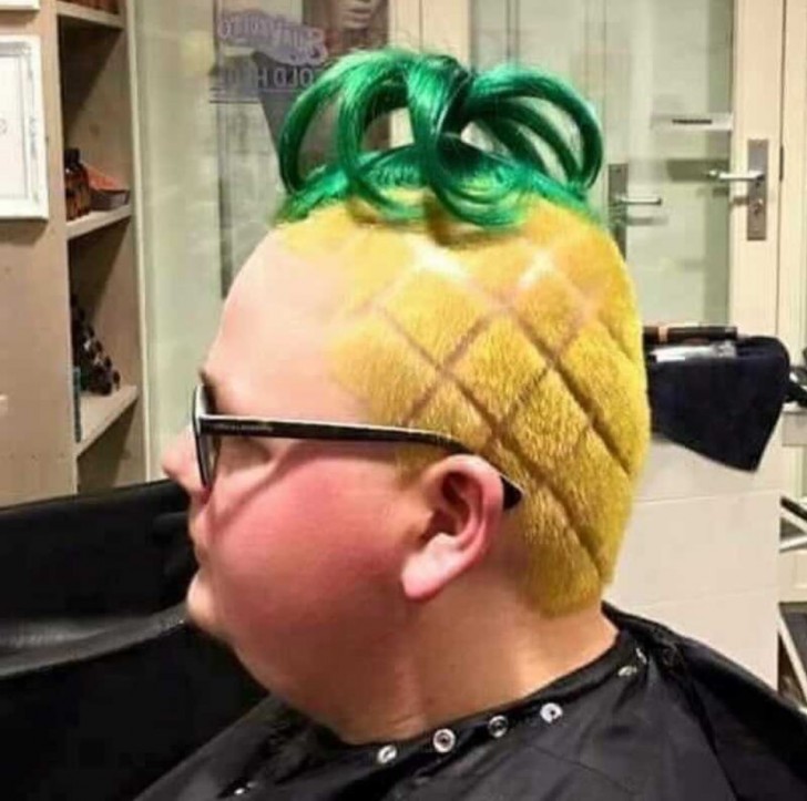 Un ananá...¡en la cabeza!