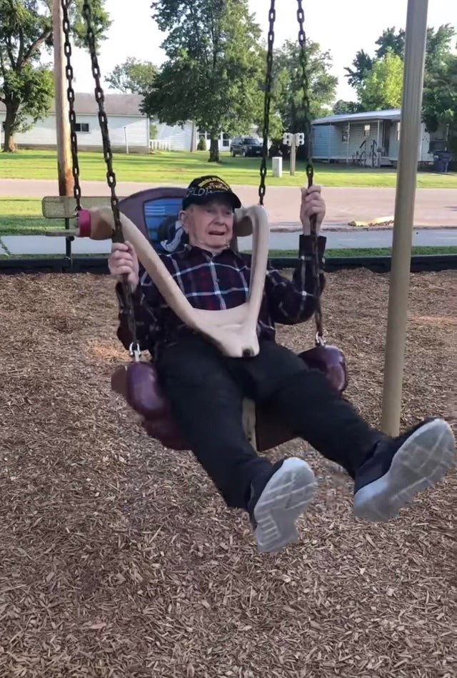 It is never too late to enjoy life ... not even if you are 97 years old you can enjoy a swing!