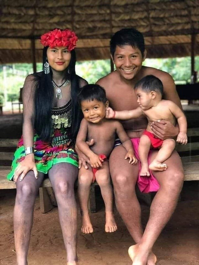 A felicidade está nas coisas mais simples, como o sorriso de uma família simples.