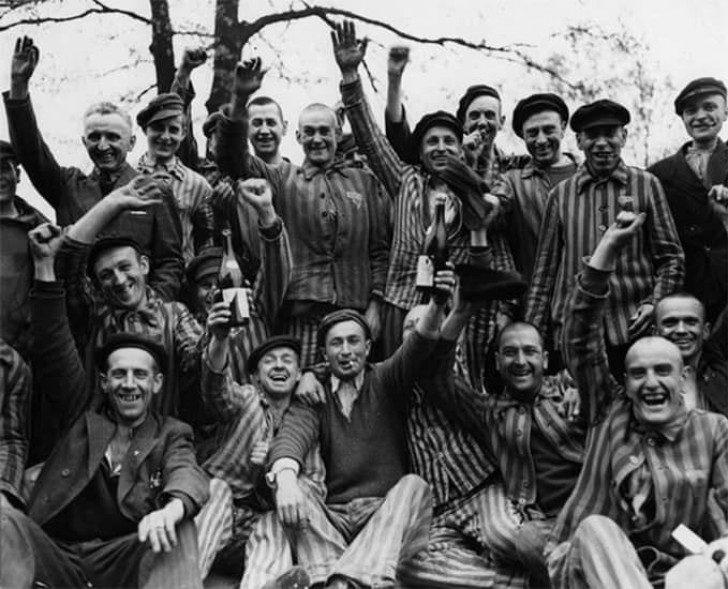 3. La libération du camp d'extermination d'Auschwitz en 1945.
