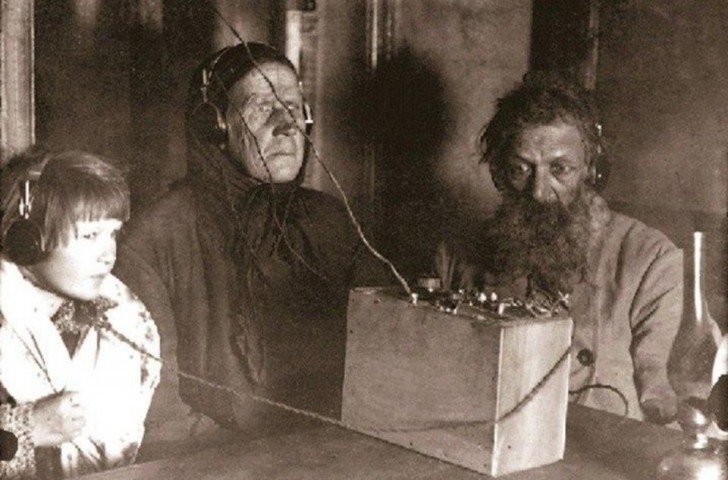 4. Soviet peasants listening to the radio for the first time