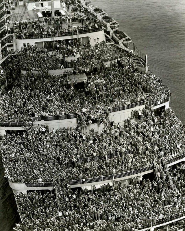 6. Os soldados voltando para casa depois do fim da Segunda Guerra Mundial (1945)