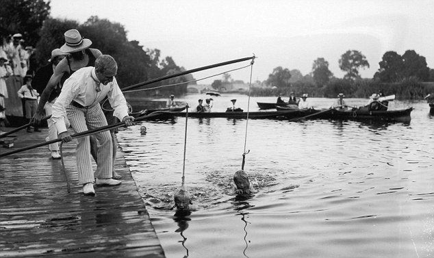 12. A great swimming lesson in 1930!