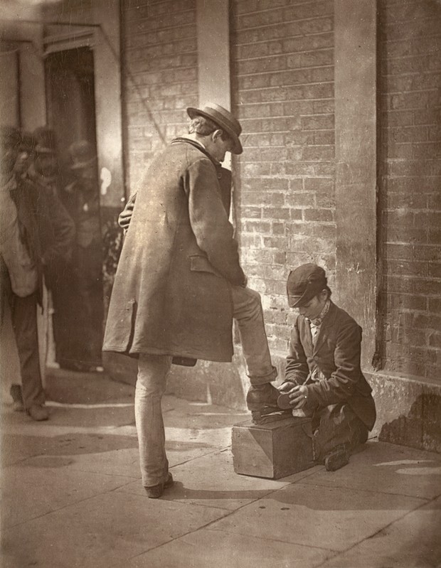 4. De schoenenpoetser, Londen 1877