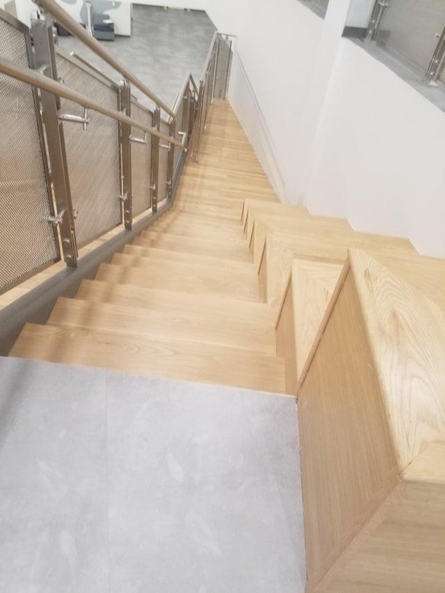 6. A quoi servent ces escaliers sur la droite ?