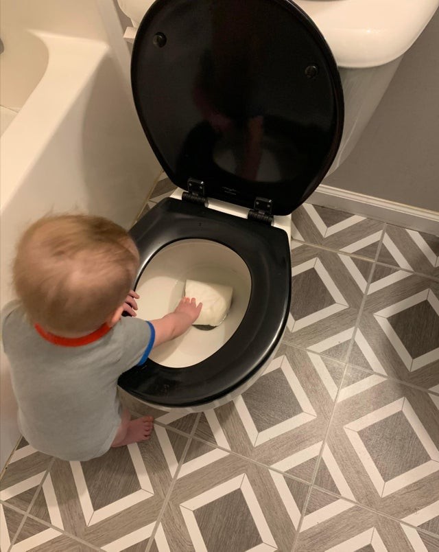 Children and toilets: two things that can cause a lot of trouble!