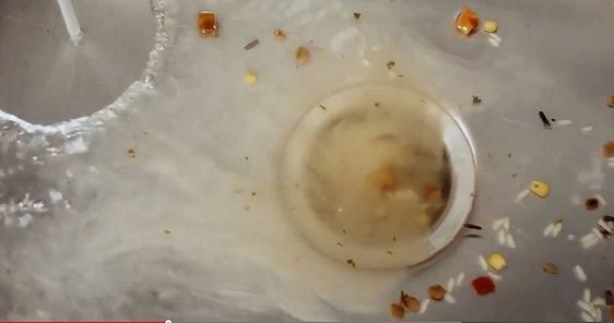 Non gettare bucce di patata nel tritarifiuti