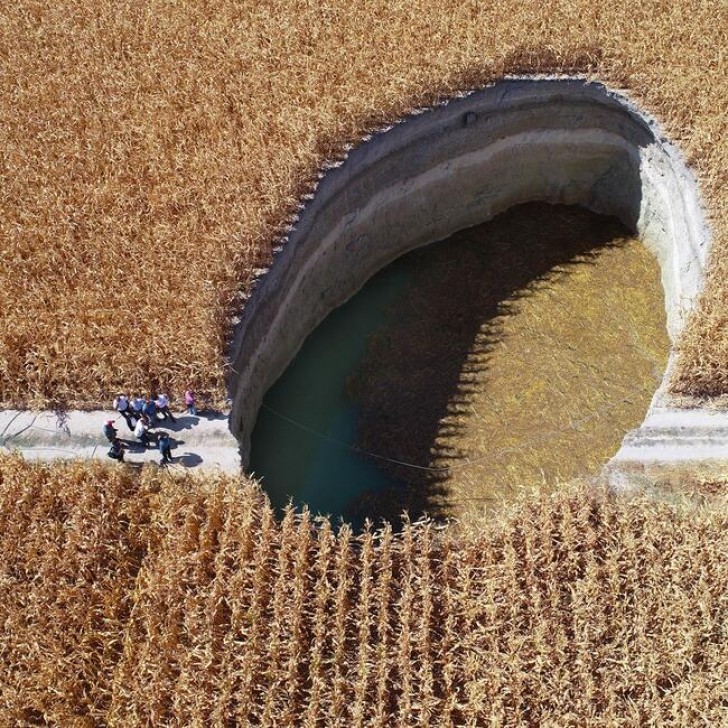 Human beings in front of an immense chasm ...