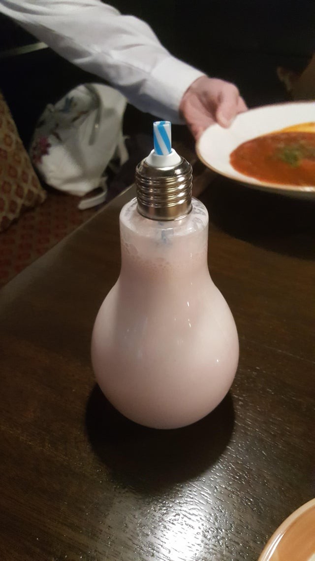 6. Un milk-shake dans une ampoule !