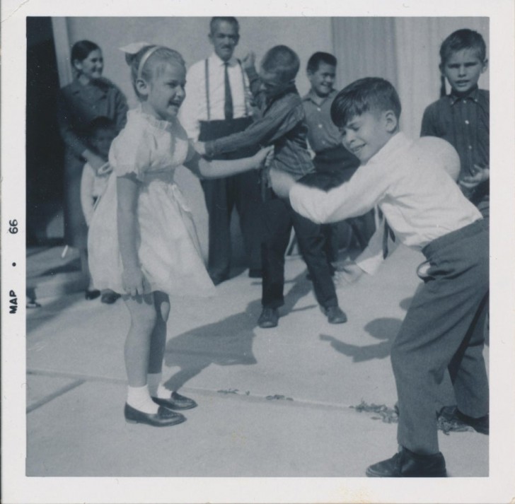 16. "Mein Vater tanzt während seiner 8. Geburtstagsfeier im Jahr 1966".