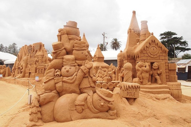 Un village de Noël entièrement fait de sable
