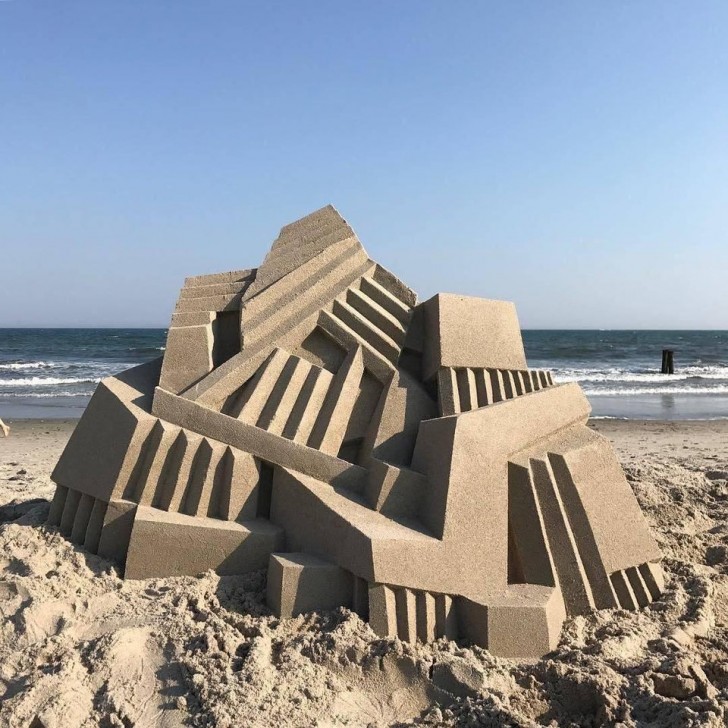 Een meesterwerk van zand dat zo uit de kubistische periode had kunnen komen!