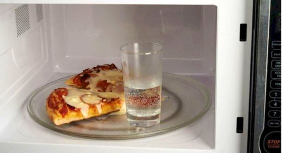 Riscaldare la pizza nel microonde