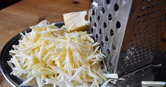 Per grattugiare formaggi a pasta morbida