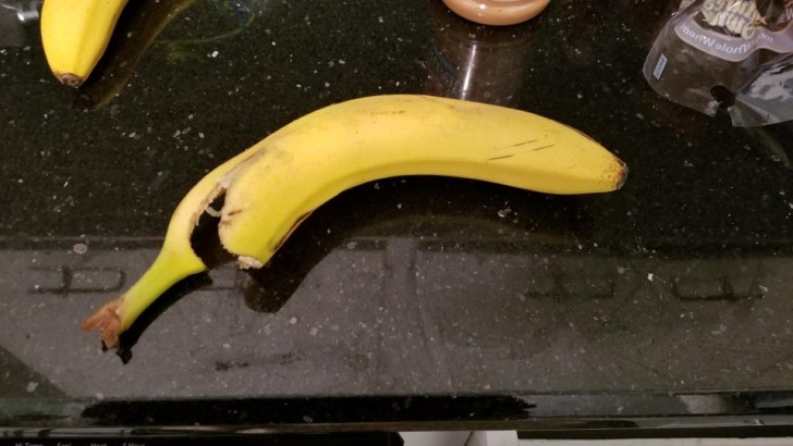 Une banane mangée à moitié...
