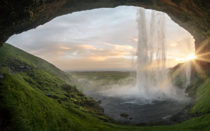 Uno scorcio inusuale di una cascata in Islanda...