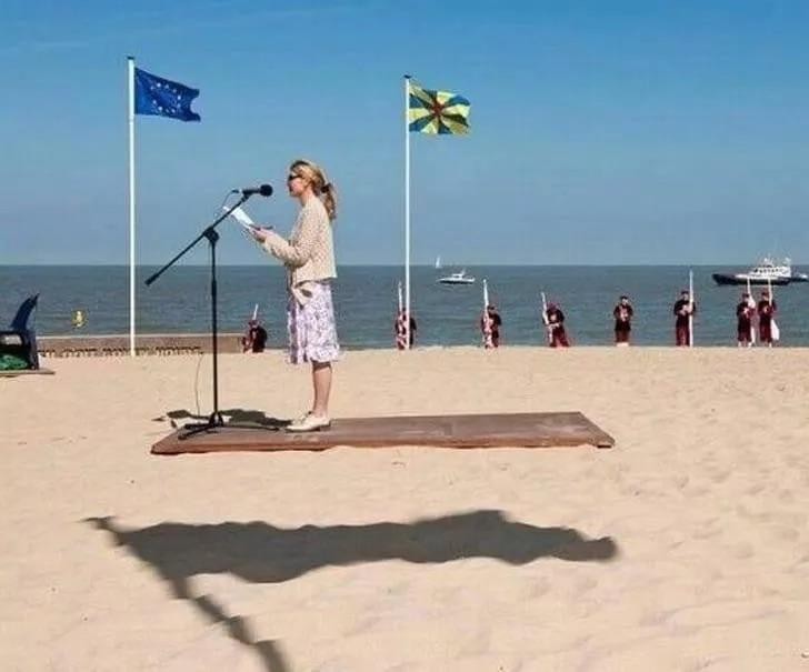 Een vliegend tapijt op het strand?